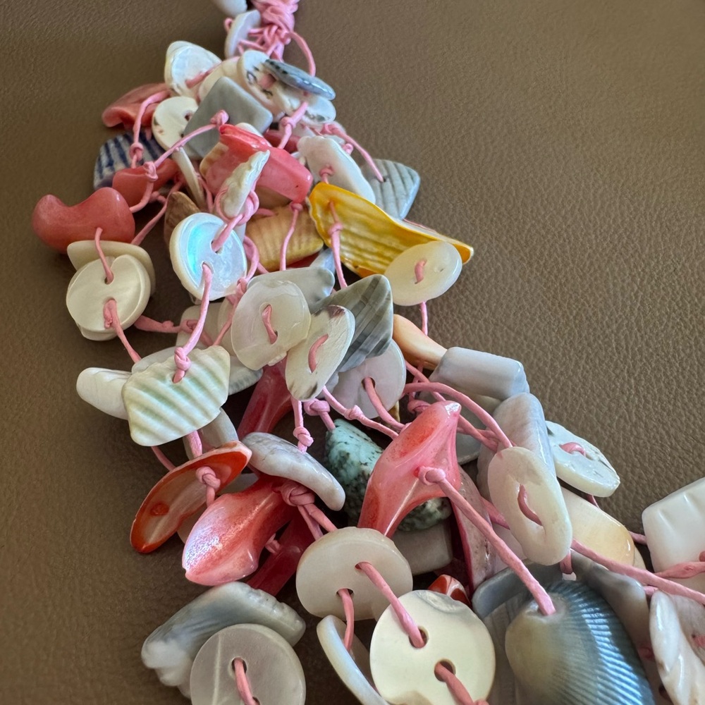 Colorful Shell Necklace - Picture 4 of 5